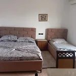 A-vila Konukevi Golem (Tirana)
