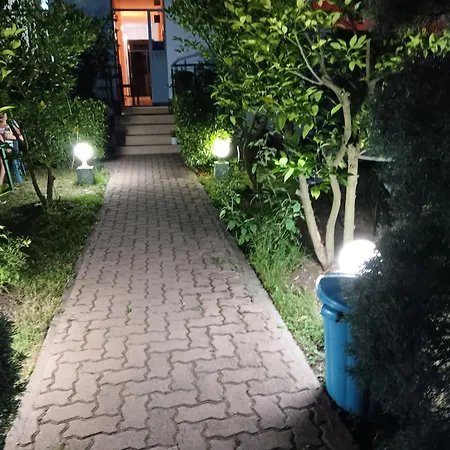 Gasthof A-vila Golem (Tirana)