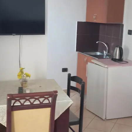 Gasthof A-vila Golem (Tirana)