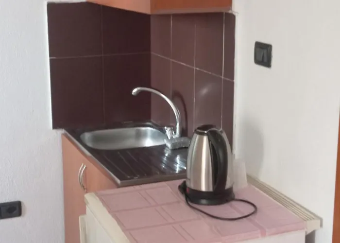 A-vila * Golem (Tirana)