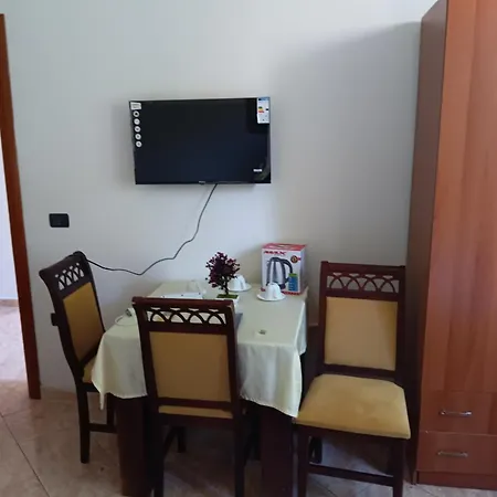 Pensión A-vila Golem (Tirana)