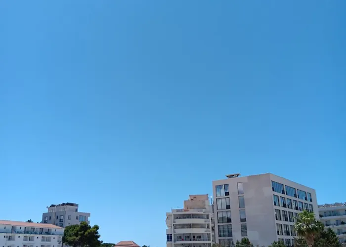 A-vila Golem (Tirana)